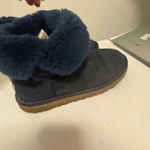 UGG‎ Navy Bailey Button Shearling Boots size 6